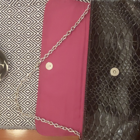 Black glossy croc embossed clutch - Picture 8 of 8